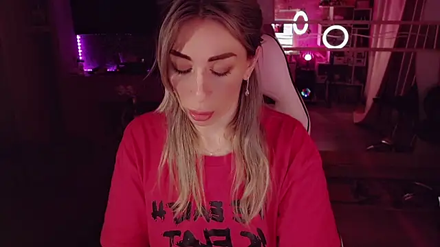 Snapshot of AnnieGOld_ chatting on March 2026 05:08:02 AM AnnieGOld online show from March 2026 05:08:02 AM