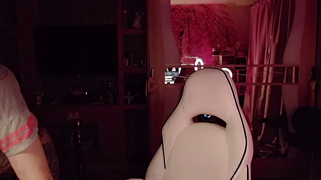 Snapshot of AnnieGOld_ chatting on March 2026 06:28:01 AM AnnieGOld online show from March 2026 06:28:01 AM