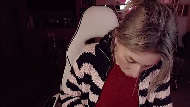 Snapshot of AnnieGOld_ chatting on March 2026 08:07:01 AM AnnieGOld online show from March 2026 08:07:01 AM