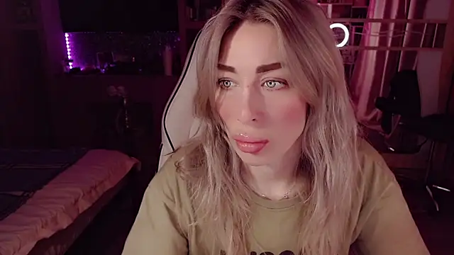 Snapshot of AnnieGOld_ chatting on March 2026 07:53:01 PM AnnieGOld online show from March 2026 07:53:01 PM