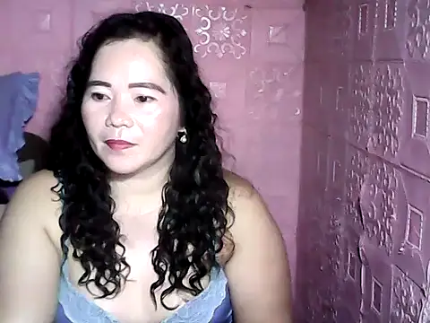 hotpusie 4u online show from November 2025 04:51:02 PM