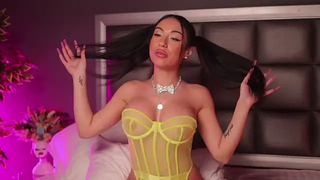 Snapshot of Anais_Bloom chatting on January 2025 11:29:01 PM Anais Bloom online show from January 2025 11:29:01 PM