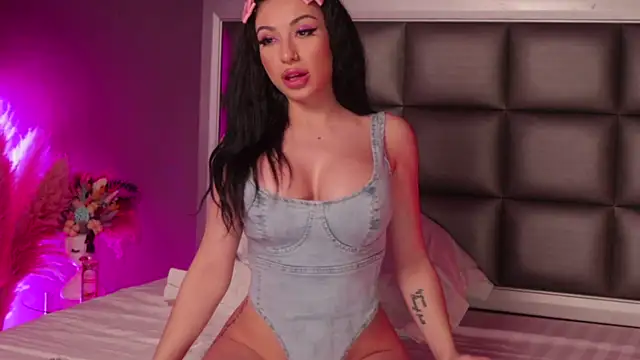 Snapshot of Anais_Bloom chatting on February 2025 02:39:01 AM Anais Bloom online show from February 2025 02:39:01 AM