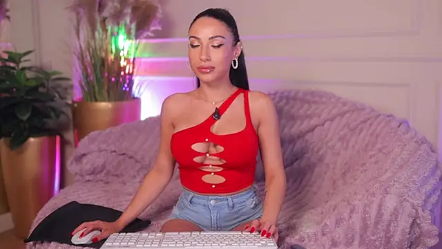 Anais Bloom online show from July 2026 07:18:02 PM