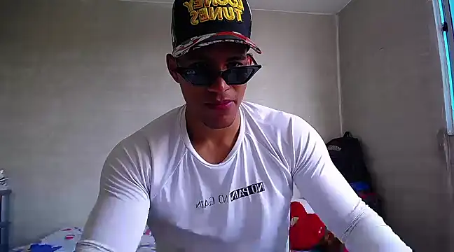 Snapshot of teddyfit19cm chatting on March 2025 01:35:02 PM teddyfit19cm online show from March 2025 01:35:02 PM