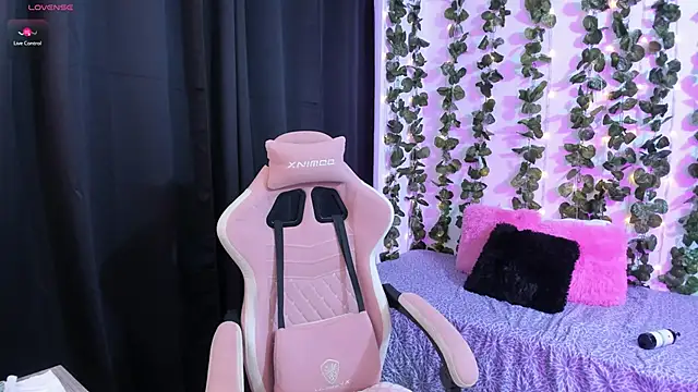 Snapshot of ashley_morgan_18 chatting on October 2025 02:21:02 AM ashley morgan 18 online show from October 2025 02:21:02 AM