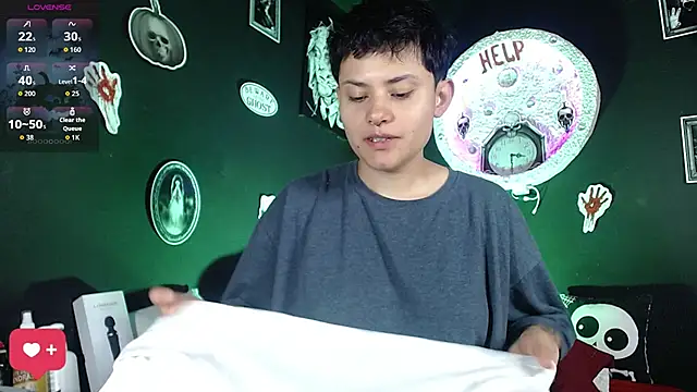 Snapshot of girl_intense444 chatting on October 2025 12:40:02 PM girl intense444 online show from October 2025 12:40:02 PM