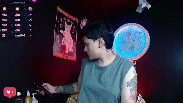 girl intense444 online show from June 2026 01:48:02 PM