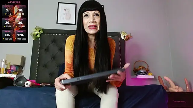 Snapshot of CharlotteLemke chatting on October 2025 12:28:02 PM CharlotteLemke online show from October 2025 12:28:02 PM