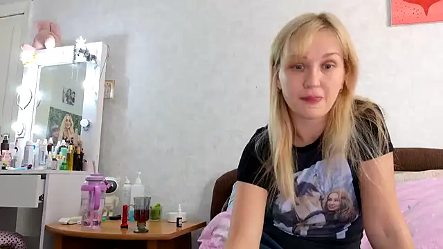 Snapshot of ModelEva chatting on October 2025 09:06:02 AM ModelEva online show from October 2025 09:06:02 AM