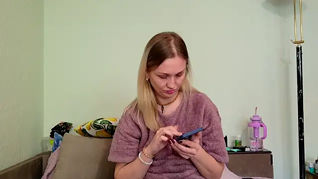 Snapshot of ModelEva chatting on April 2026 10:29:02 AM ModelEva online show from April 2026 10:29:02 AM