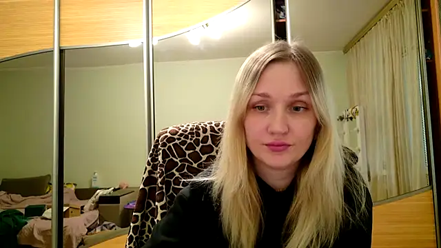 Snapshot of ModelEva chatting on April 2026 01:35:02 PM ModelEva online show from April 2026 01:35:02 PM