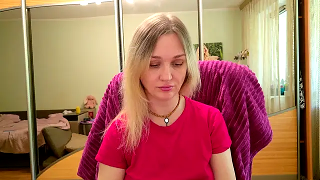 Snapshot of ModelEva chatting on May 2026 10:42:01 AM ModelEva online show from May 2026 10:42:01 AM
