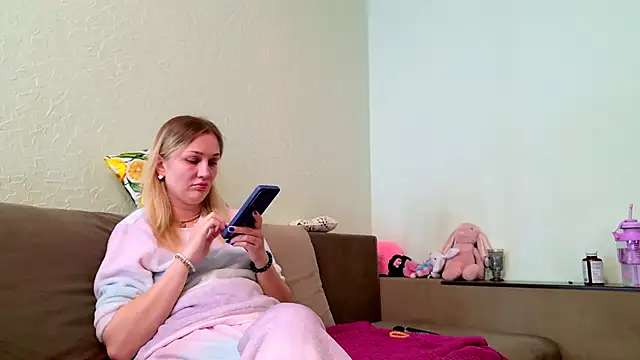 Snapshot of ModelEva chatting on May 2026 09:50:02 AM ModelEva online show from May 2026 09:50:02 AM