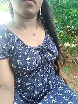 Snapshot of Dhiyapink chatting on November 2025 04:57:01 AM Dhiyapink online show from November 2025 04:57:01 AM