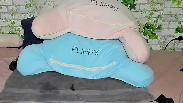 Snapshot of _Horny_milf_ chatting on September 2025 03:06:02 AM Horny milf online show from September 2025 03:06:02 AM