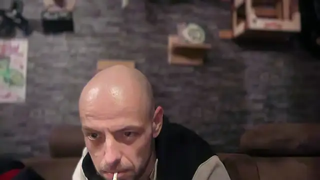 kissfreak85 online show from November 2025 01:05:01 AM