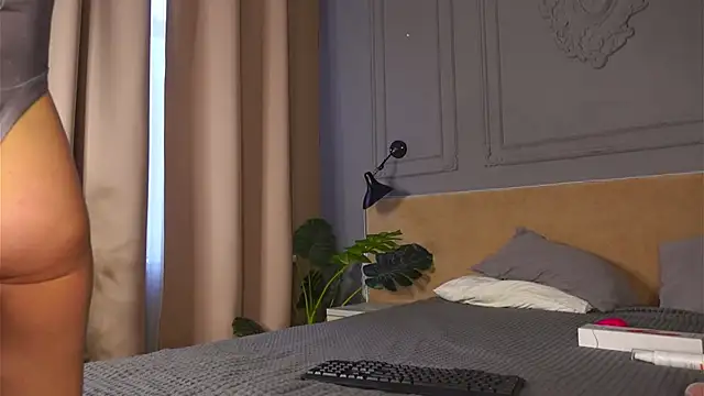 SofiaFoster  online show from September 2025 06:39:02 AM