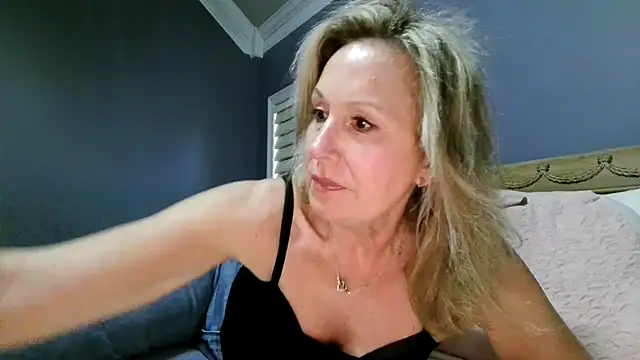 Lisaisluscious online show from April 2026 08:15:01 PM