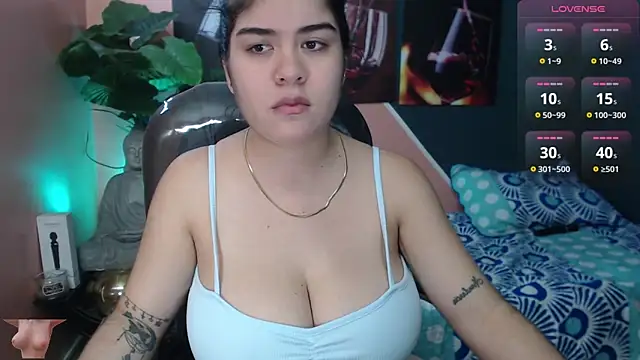 Snapshot of pearl_weet chatting on February 2025 05:33:01 PM pearl weet online show from February 2025 05:33:01 PM