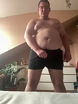 Snapshot of Tomi2244 chatting on March 2026 08:37:01 AM Tomi2244 online show from March 2026 08:37:01 AM