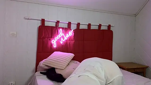 TiffanyDollxxx online show from October 2025 08:50:02 PM