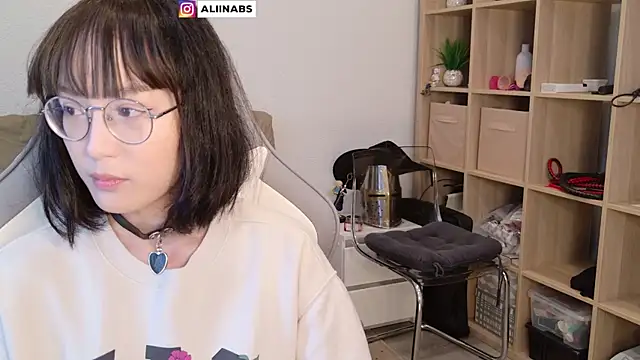 aliiiiiina online show from January 2025 05:40:02 AM