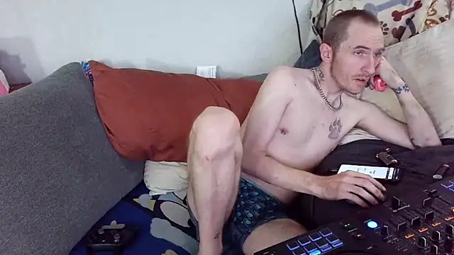 Snapshot of pyrowuff chatting on September 2025 02:02:01 AM pyrowuff online show from September 2025 02:02:01 AM