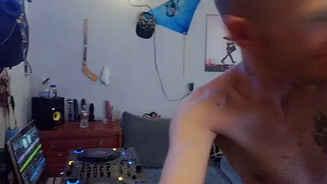 pyrowuff online show from June 2026 06:07:01 AM