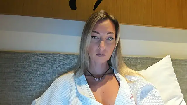 Snapshot of StarryHanna chatting on February 2025 12:48:01 AM StarryHanna online show from February 2025 12:48:01 AM