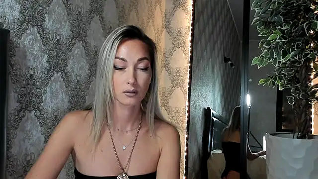 Snapshot of StarryHanna chatting on February 2025 06:41:02 PM StarryHanna online show from February 2025 06:41:02 PM