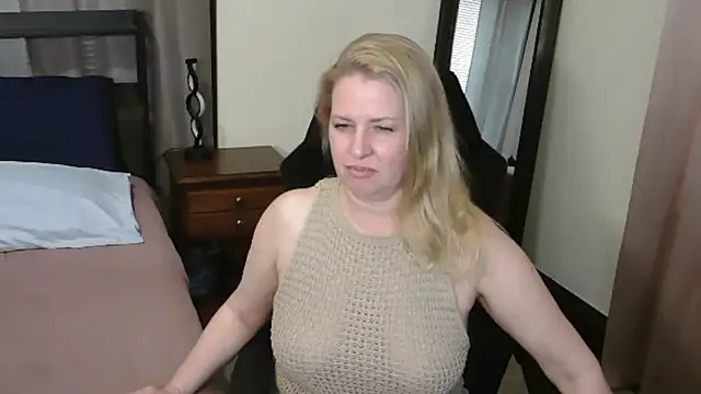 HollieBim online show from May 2026 03:29:02 PM