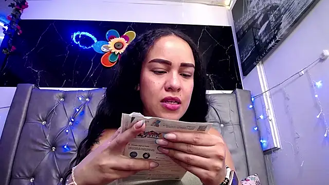 Snapshot of LAILAGUMMY chatting on February 2025 02:34:01 PM LAILAGUMMY online show from February 2025 02:34:01 PM
