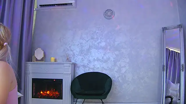 Snapshot of Michelle90u chatting on September 2025 03:04:01 PM Michelle90u online show from September 2025 03:04:01 PM