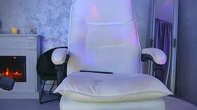 Snapshot of Michelle90u chatting on September 2025 07:17:02 PM Michelle90u online show from September 2025 07:17:02 PM