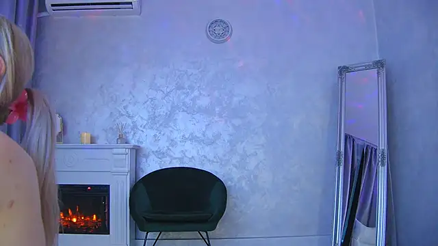 Snapshot of Michelle90u chatting on September 2025 06:41:01 AM Michelle90u online show from September 2025 06:41:01 AM