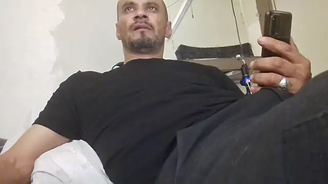 Snapshot of leonar0101 chatting on November 2025 04:45:02 AM leonar0101 online show from November 2025 04:45:02 AM