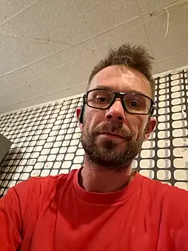 Snapshot of Mick8711 chatting on December 2025 01:57:02 AM Mick8711 online show from December 2025 01:57:02 AM