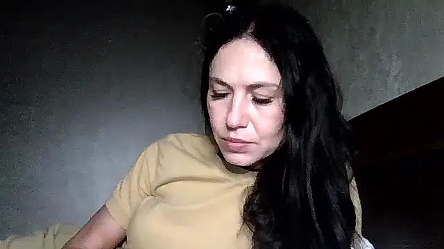JulianaGold1 online show from April 2026 09:23:01 PM