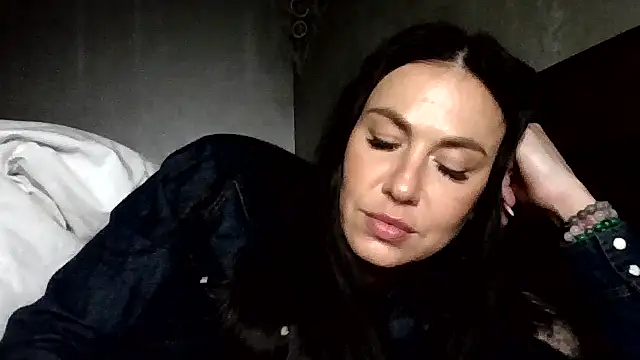 JulianaGold1 online show from May 2026 06:25:01 PM