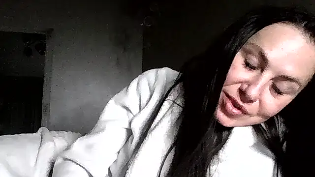 JulianaGold1 online show from June 2026 10:25:01 PM