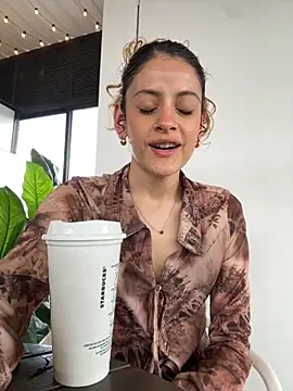 Snapshot of alana15 chatting on November 2025 06:23:02 PM alana15 online show from November 2025 06:23:02 PM