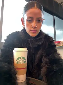 Snapshot of alana15 chatting on December 2025 09:44:01 PM alana15 online show from December 2025 09:44:01 PM