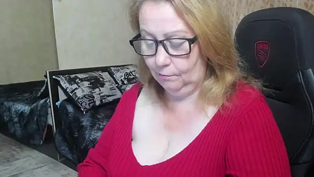 Frau Marta online show from October 2025 12:23:01 PM