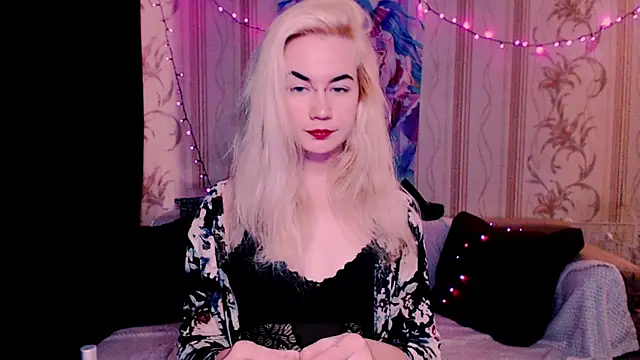 xxxcharismaaa online show from June 2026 07:00:01 AM