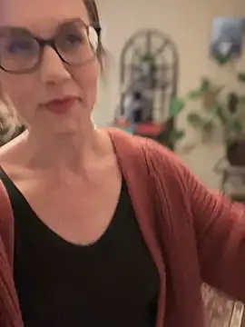 Snapshot of MaiseKnox chatting on December 2024 01:08:01 AM MaiseKnox online show from December 2024 01:08:01 AM