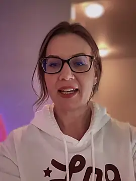 Snapshot of MaiseKnox chatting on December 2024 06:49:01 PM MaiseKnox online show from December 2024 06:49:01 PM
