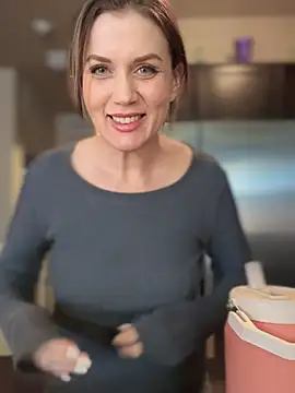 Snapshot of MaiseKnox chatting on January 2025 06:45:02 PM MaiseKnox online show from January 2025 06:45:02 PM