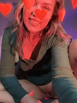 Snapshot of MaiseKnox chatting on February 2025 03:19:01 AM MaiseKnox online show from February 2025 03:19:01 AM