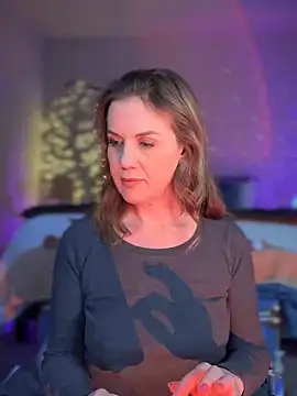 Snapshot of MaiseKnox chatting on February 2025 10:18:01 PM MaiseKnox online show from February 2025 10:18:01 PM